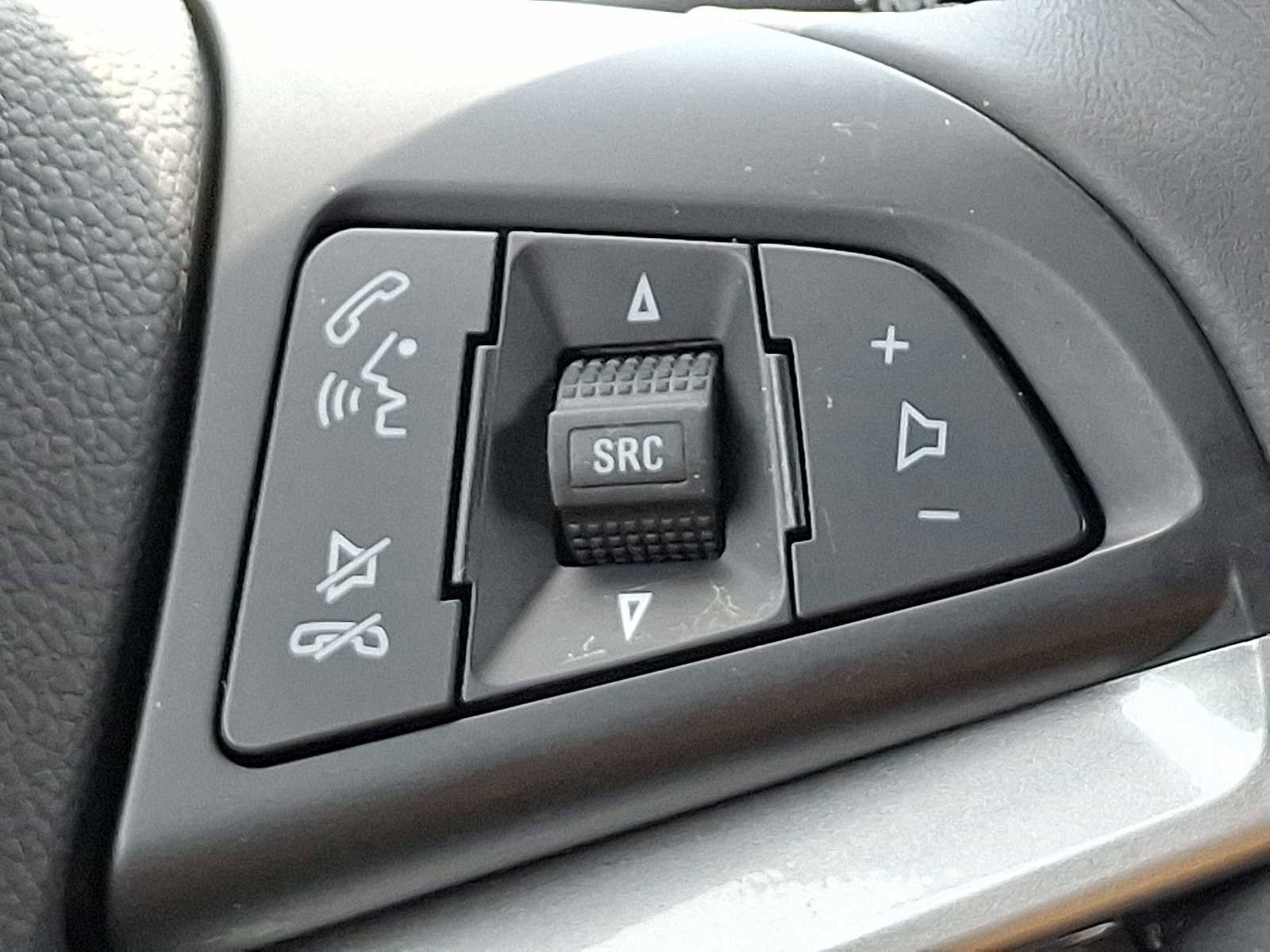 Used 2022 Chevrolet Trax LT w/ LT Convenience Package AWD/4WD image 22