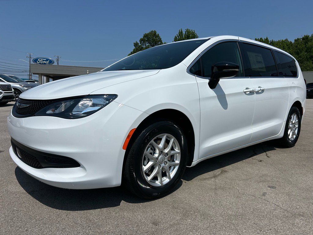 New 2025 Chrysler Voyager LX image 11
