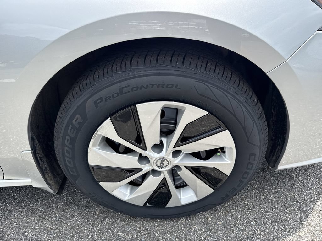 Used 2024 Nissan Altima 2.5 S FWD image 12