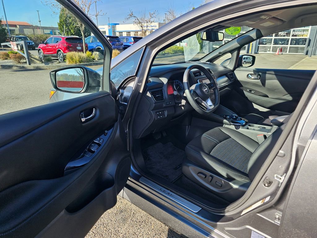 Certified 2025 Nissan Leaf SV Plus image 16