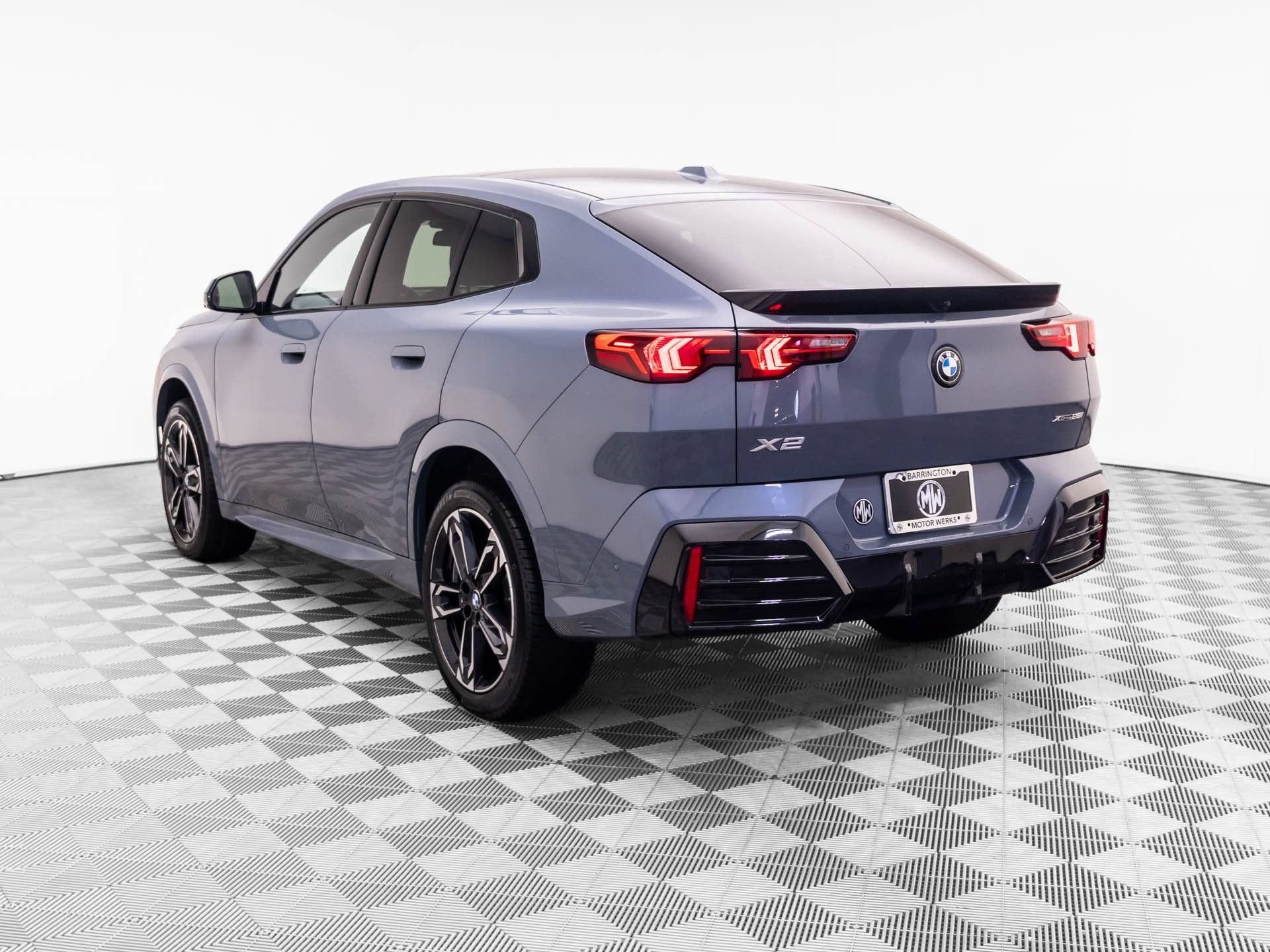 Certified 2025 BMW X2 xDrive28i AWD/4WD image 3