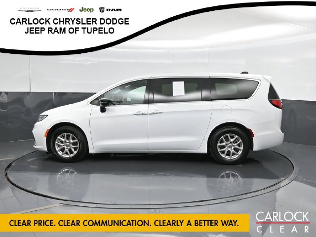 Used 2025 Chrysler Pacifica Select FWD image 9