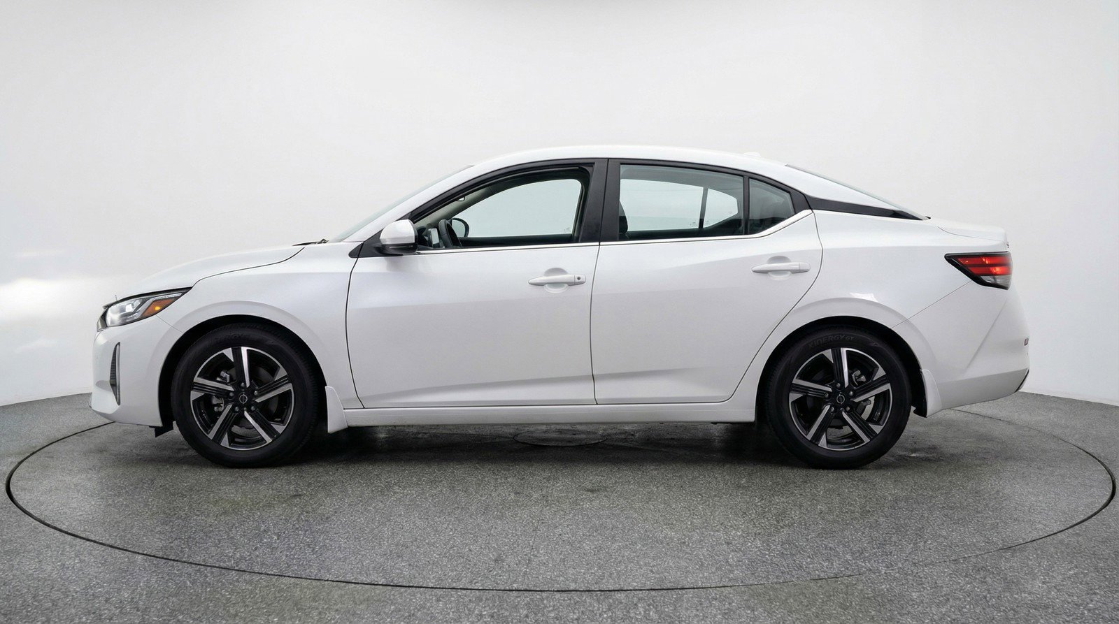 Used 2025 Nissan Sentra SV FWD image 5