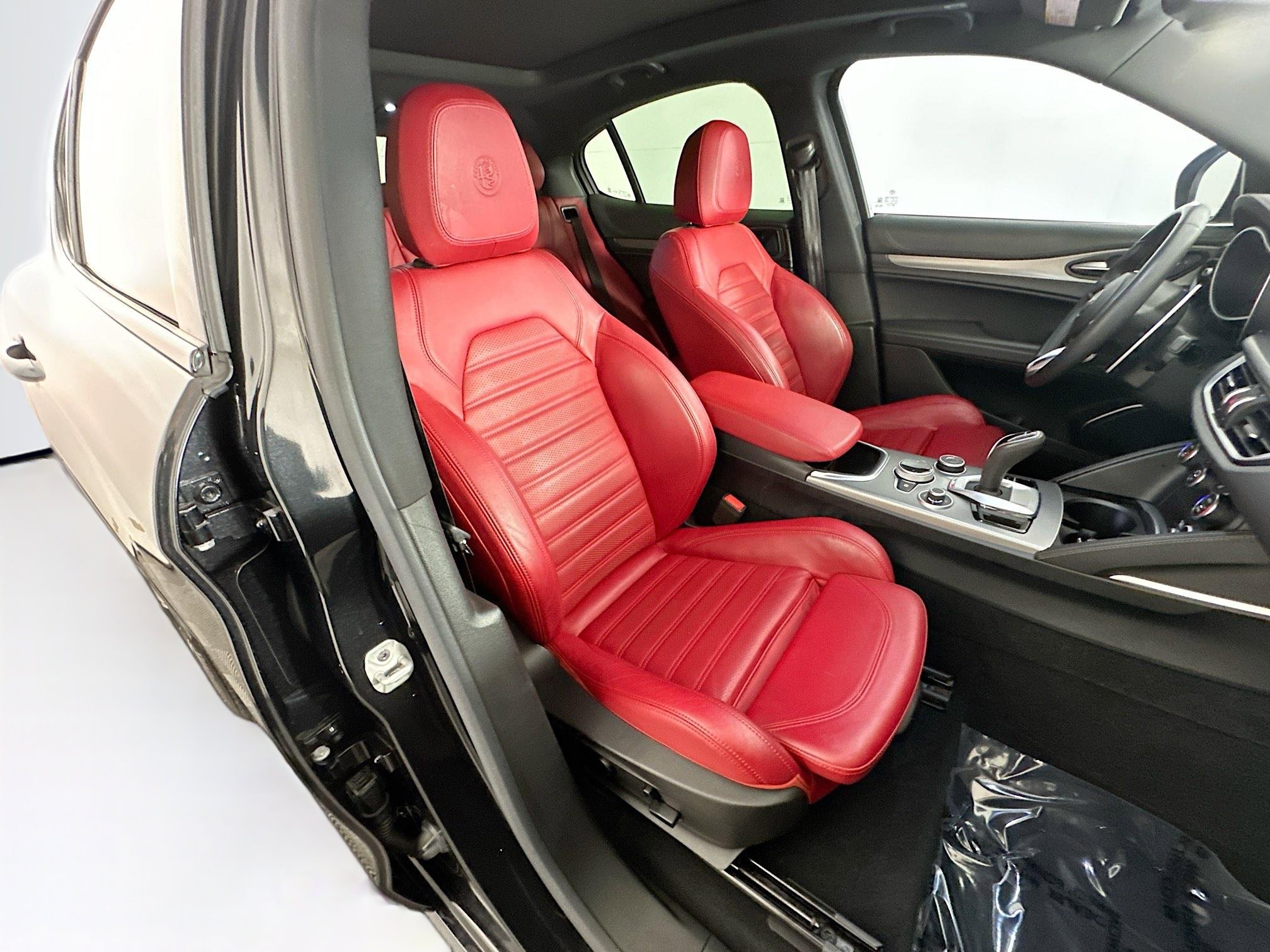 Used 2022 Alfa Romeo Stelvio Veloce AWD/4WD image 28