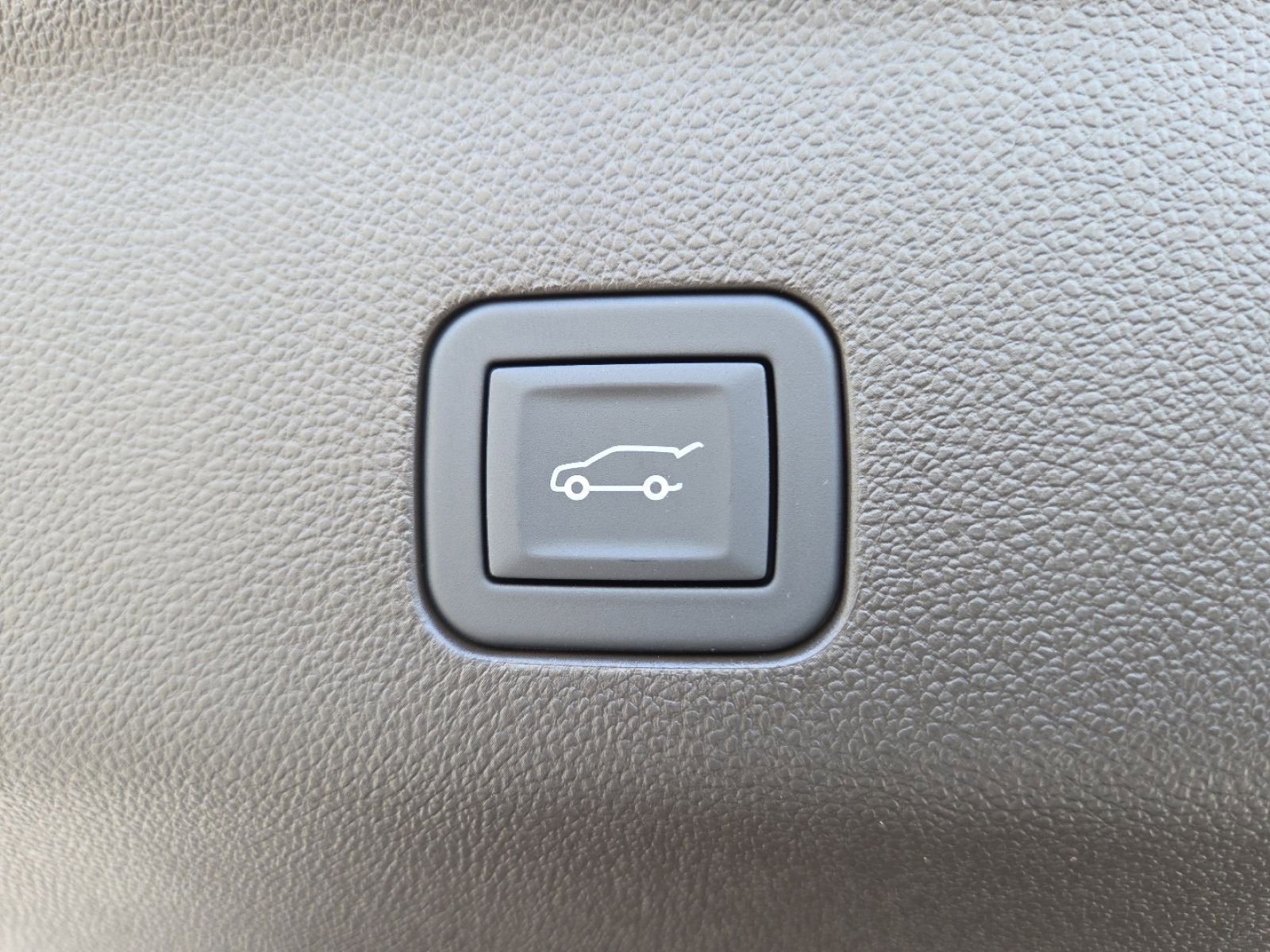 New 2026 GMC Yukon XL Elevation image 24