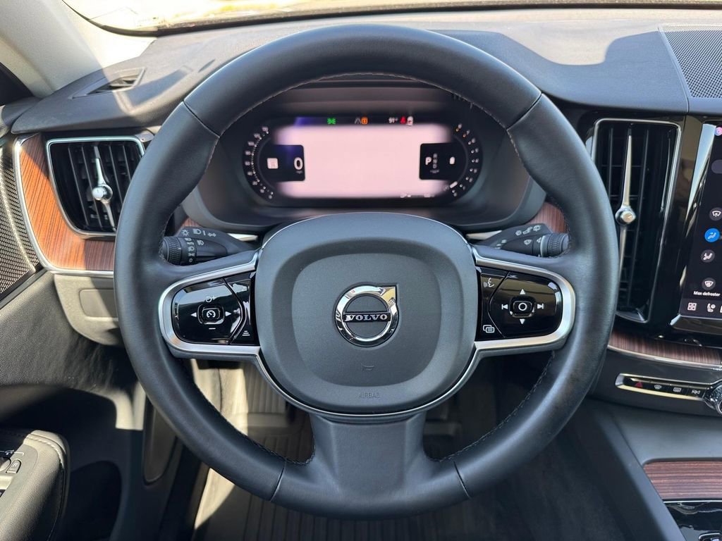 Certified 2023 Volvo XC60 B5 Plus w/ Climate Package AWD/4WD image 11