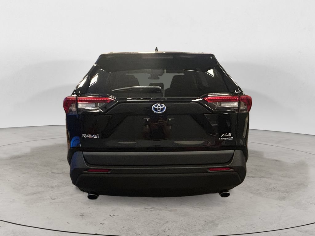 Used 2022 Toyota RAV4 XLE Premium AWD/4WD image 4