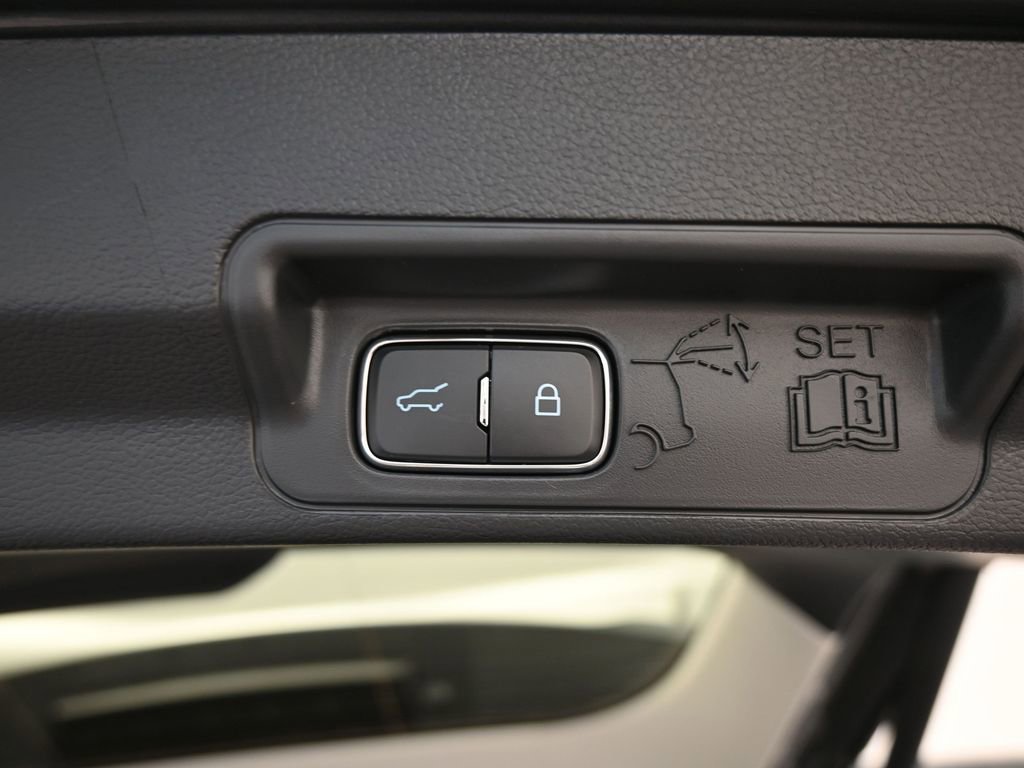 Used 2025 Ford Explorer Active w/ Active Comfort Package image 9