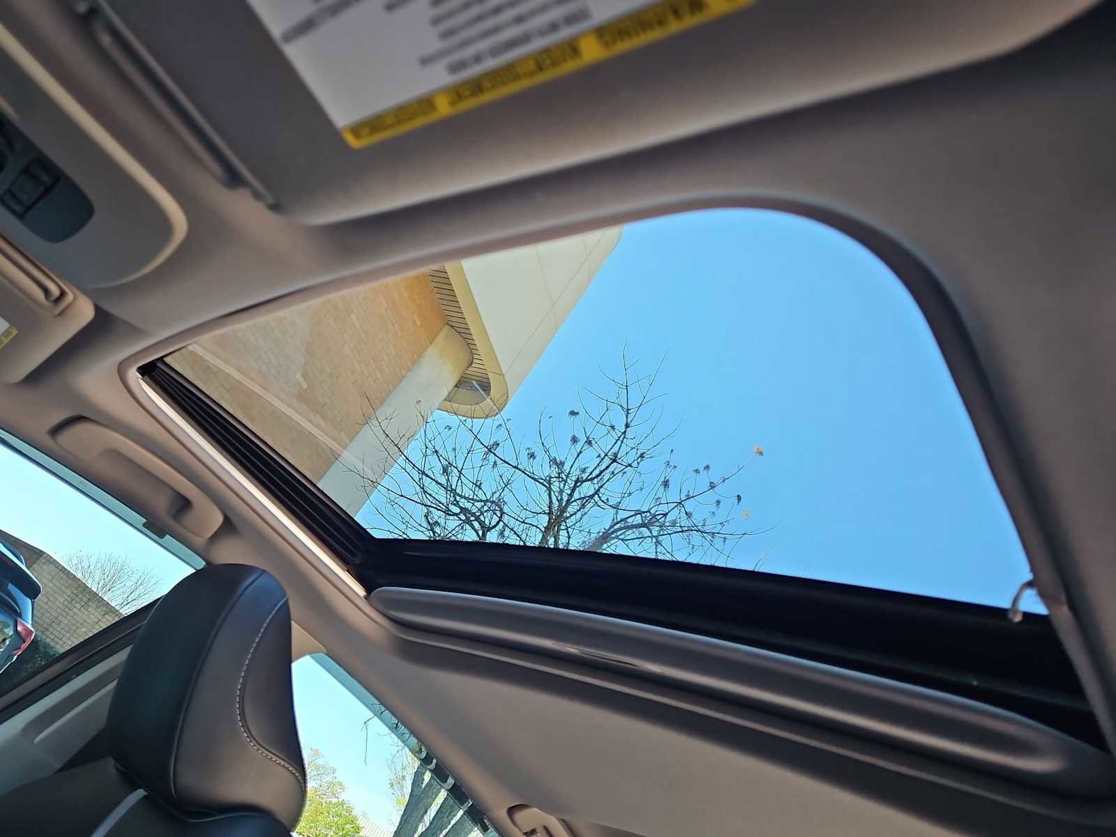 Used 2022 Toyota Camry SE w/ Cold Weather Package image 19