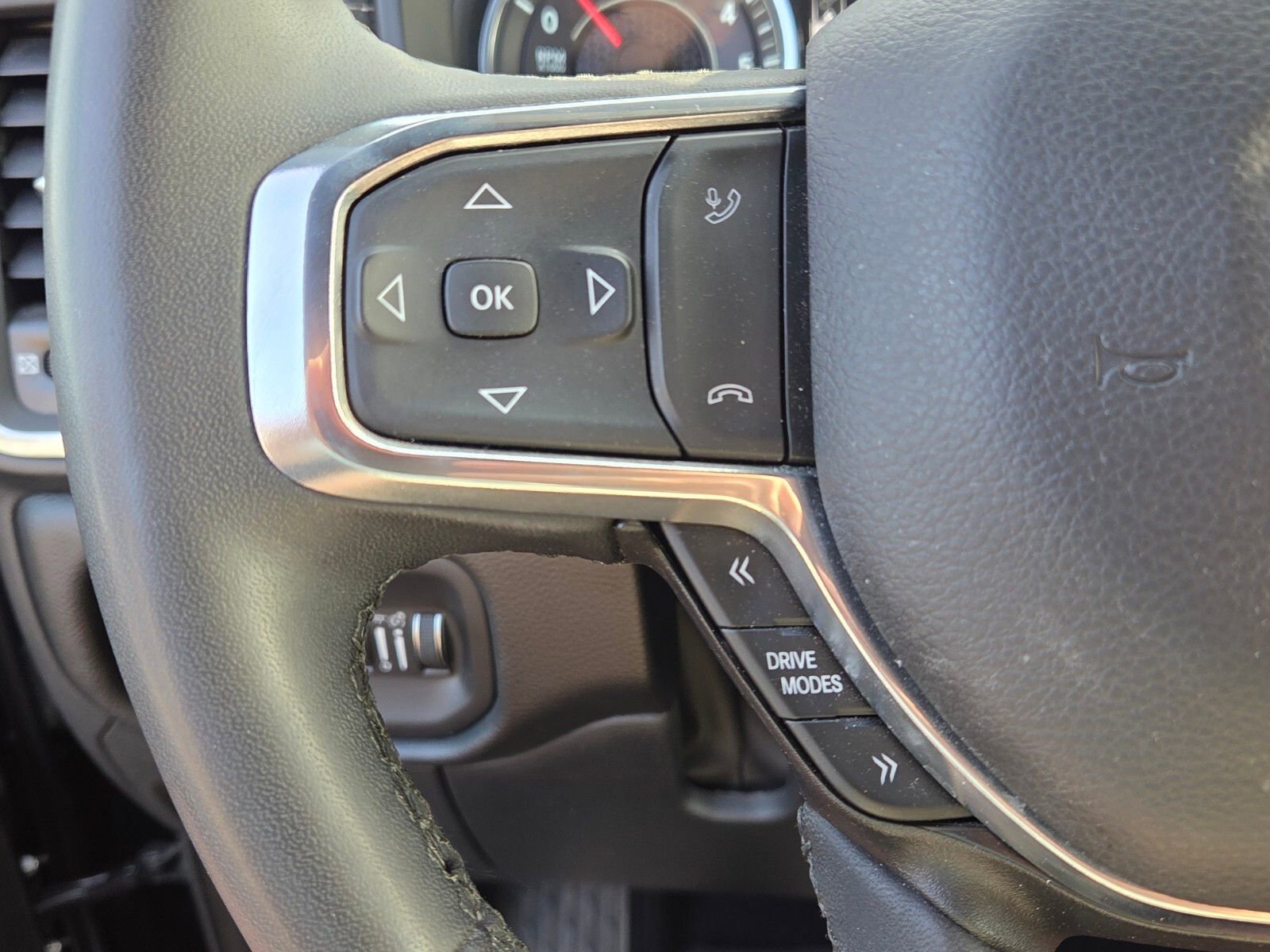 Used 2025 RAM 1500 Laramie image 27