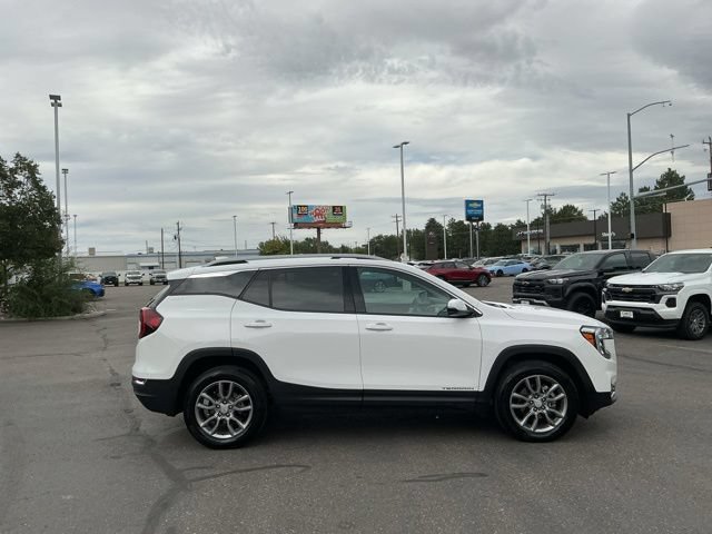 Used 2024 GMC Terrain SLT AWD/4WD image 2