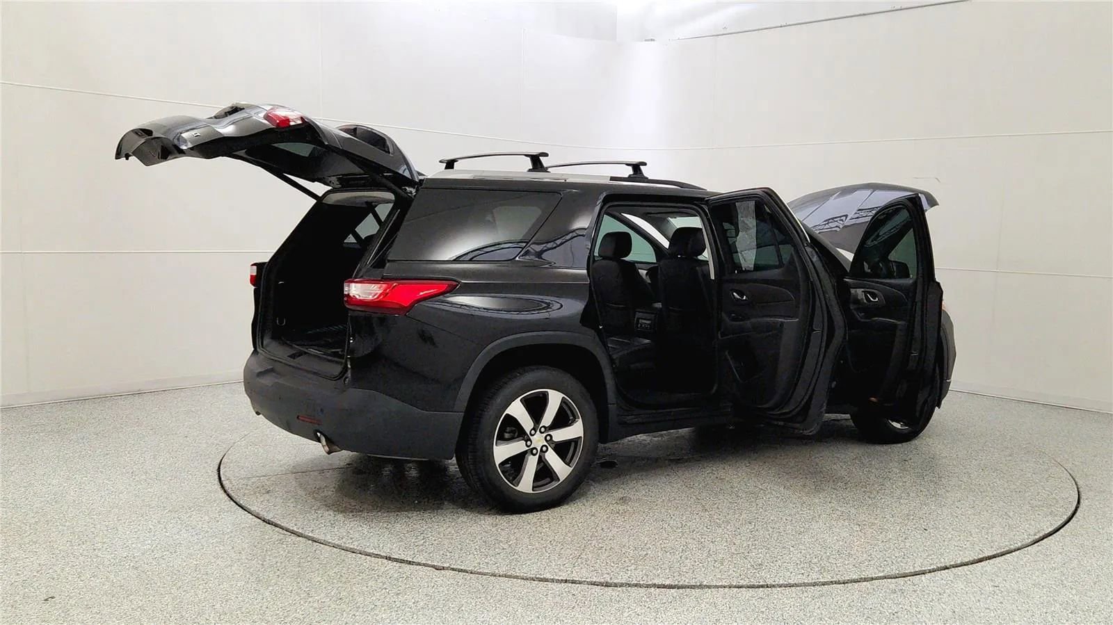 Used 2018 Chevrolet Traverse LT image 12