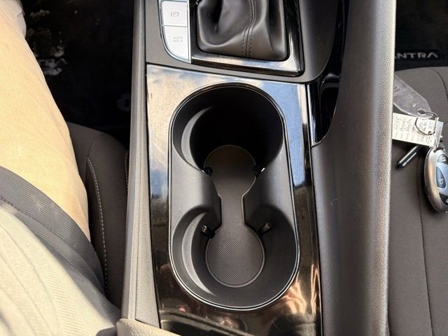 Used 2025 Hyundai Elantra Blue image 21