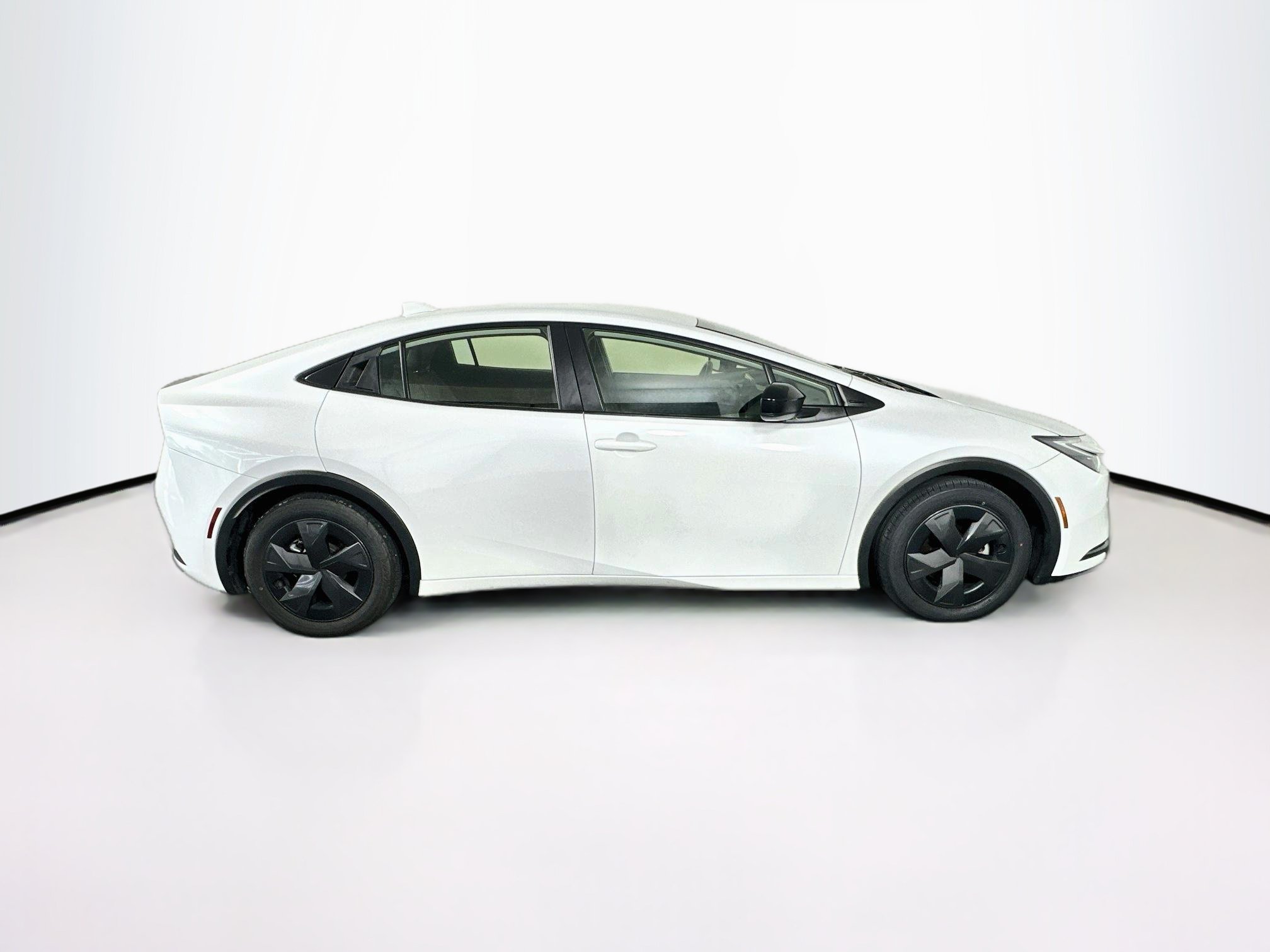 Used 2024 Toyota Prius LE FWD image 10