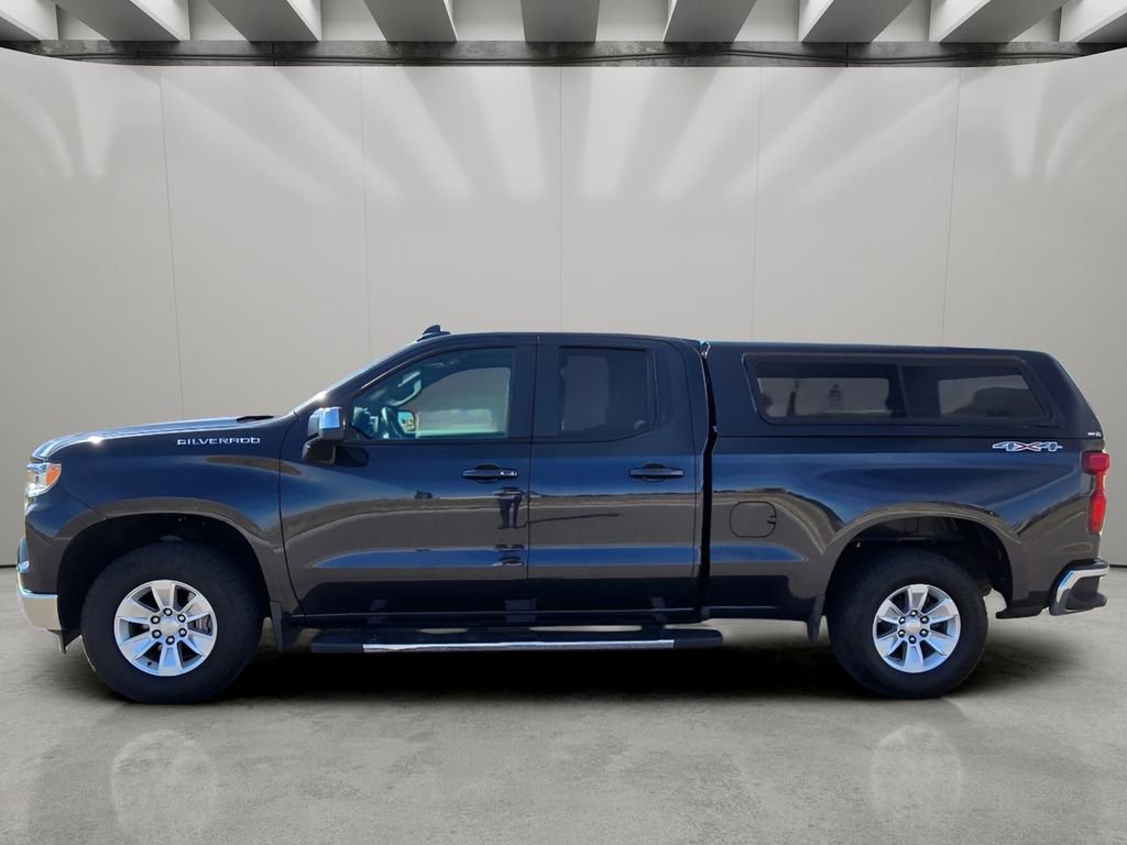 Used 2023 Chevrolet Silverado 1500 LT AWD/4WD image 2