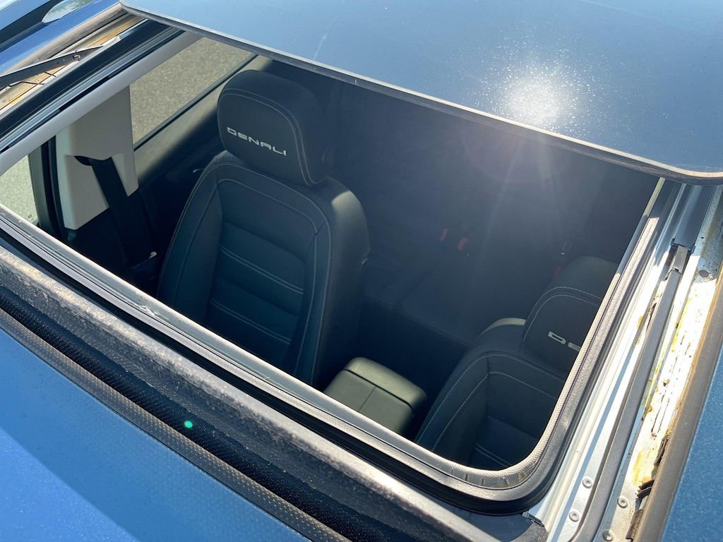 Used 2024 GMC Terrain Denali w/ Denali Premium Package image 23