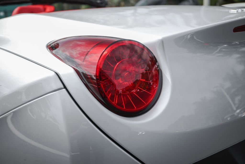 Used 2010 Ferrari California image 19