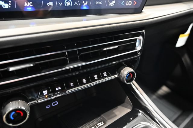 New 2026 Chevrolet Traverse LT w/ LPO, Floor Liner Package FWD image 18