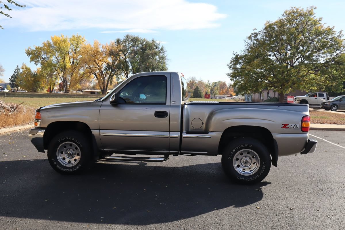 Used 2001 GMC Sierra 1500 SLE w/ Convenience Plus Group AWD/4WD image 9