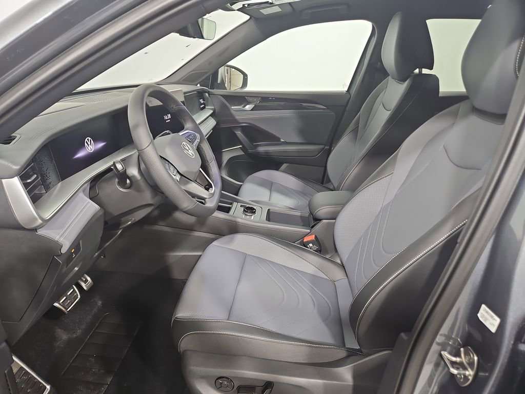 New 2026 Volkswagen Tiguan SE R-Line image 9