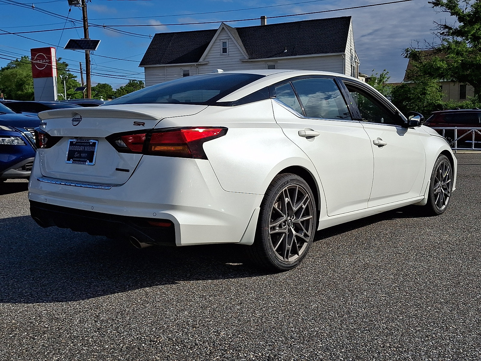 Certified 2023 Nissan Altima 2.0 SR FWD image 3