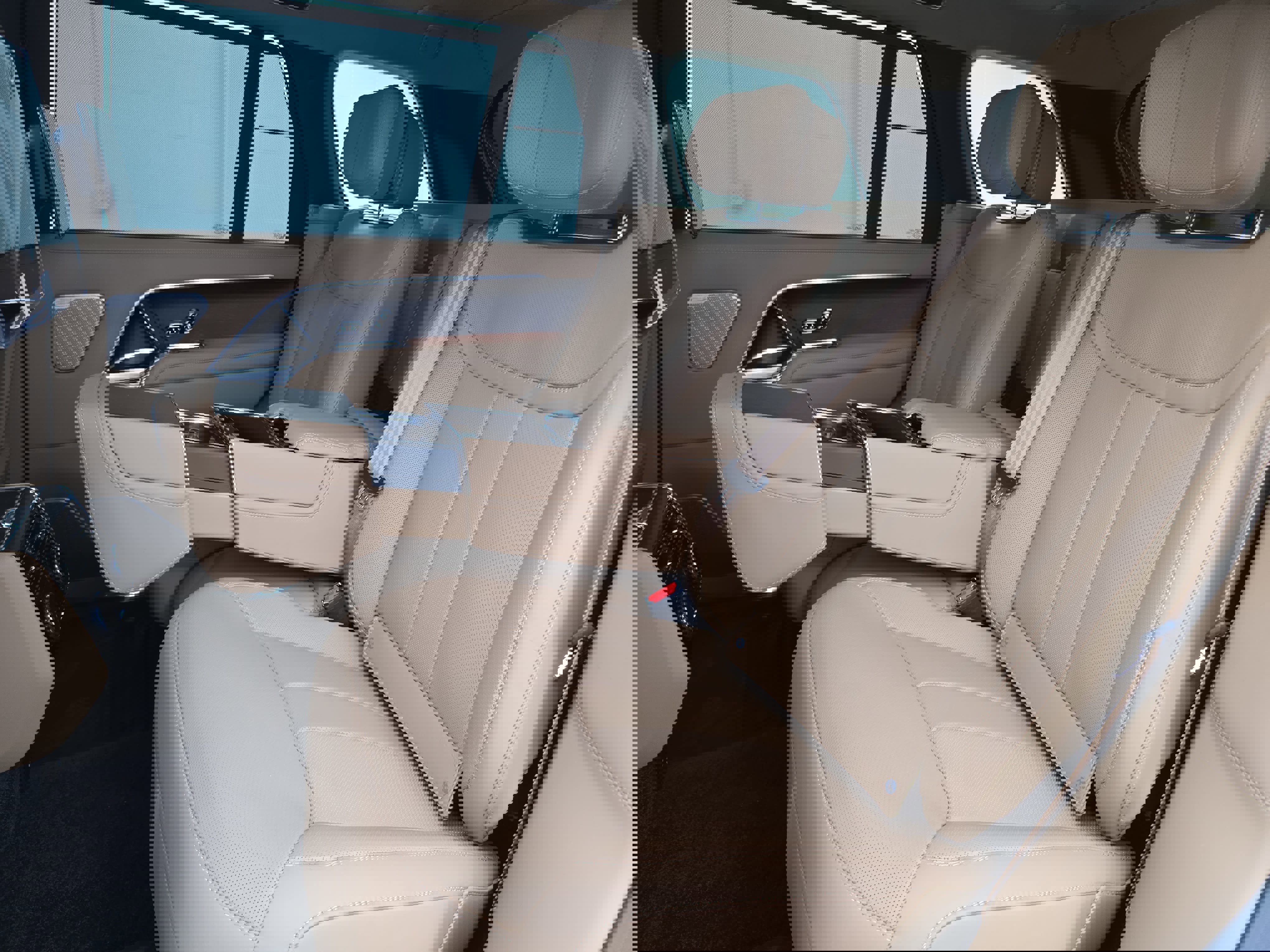 Certified 2025 Land Rover Range Rover Long Wheelbase Autobiography image 14