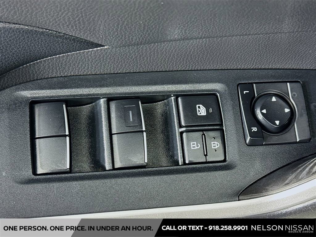 Used 2020 Toyota RAV4 XLE Premium image 17