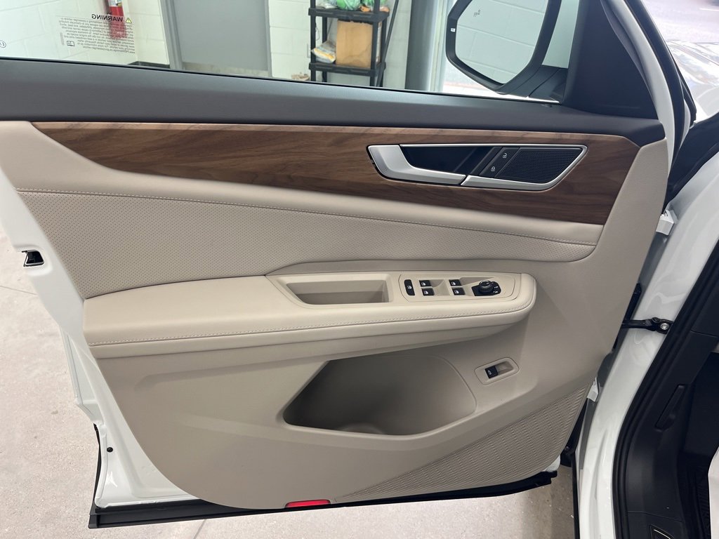 Certified 2025 Volkswagen Atlas SE image 10