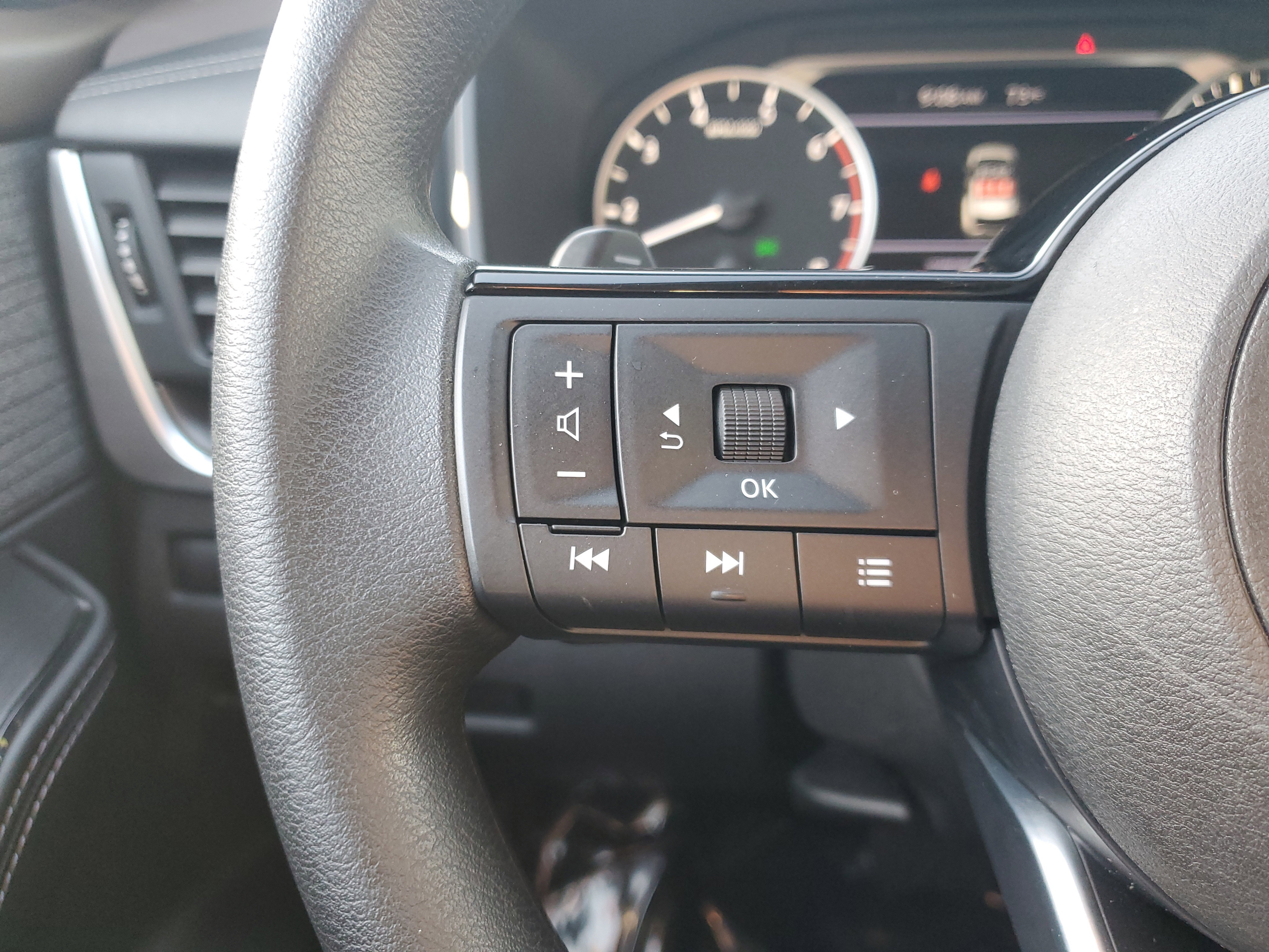 Certified 2023 Nissan Rogue SV image 18