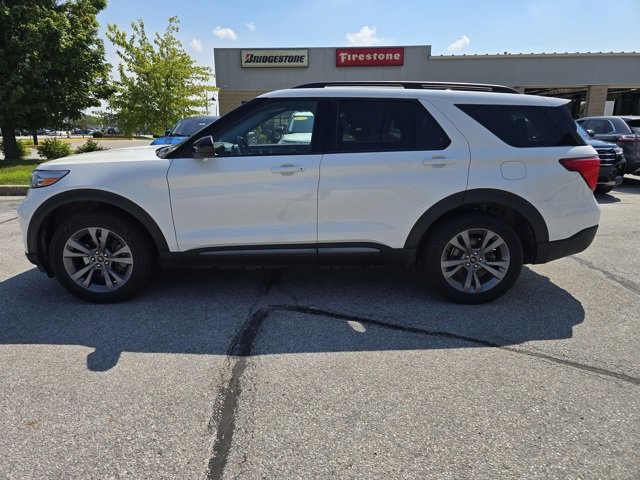 Used 2022 Ford Explorer XLT w/ Equipment Group 202A image 6