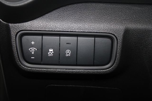 Used 2025 Kia Soul LX FWD image 23