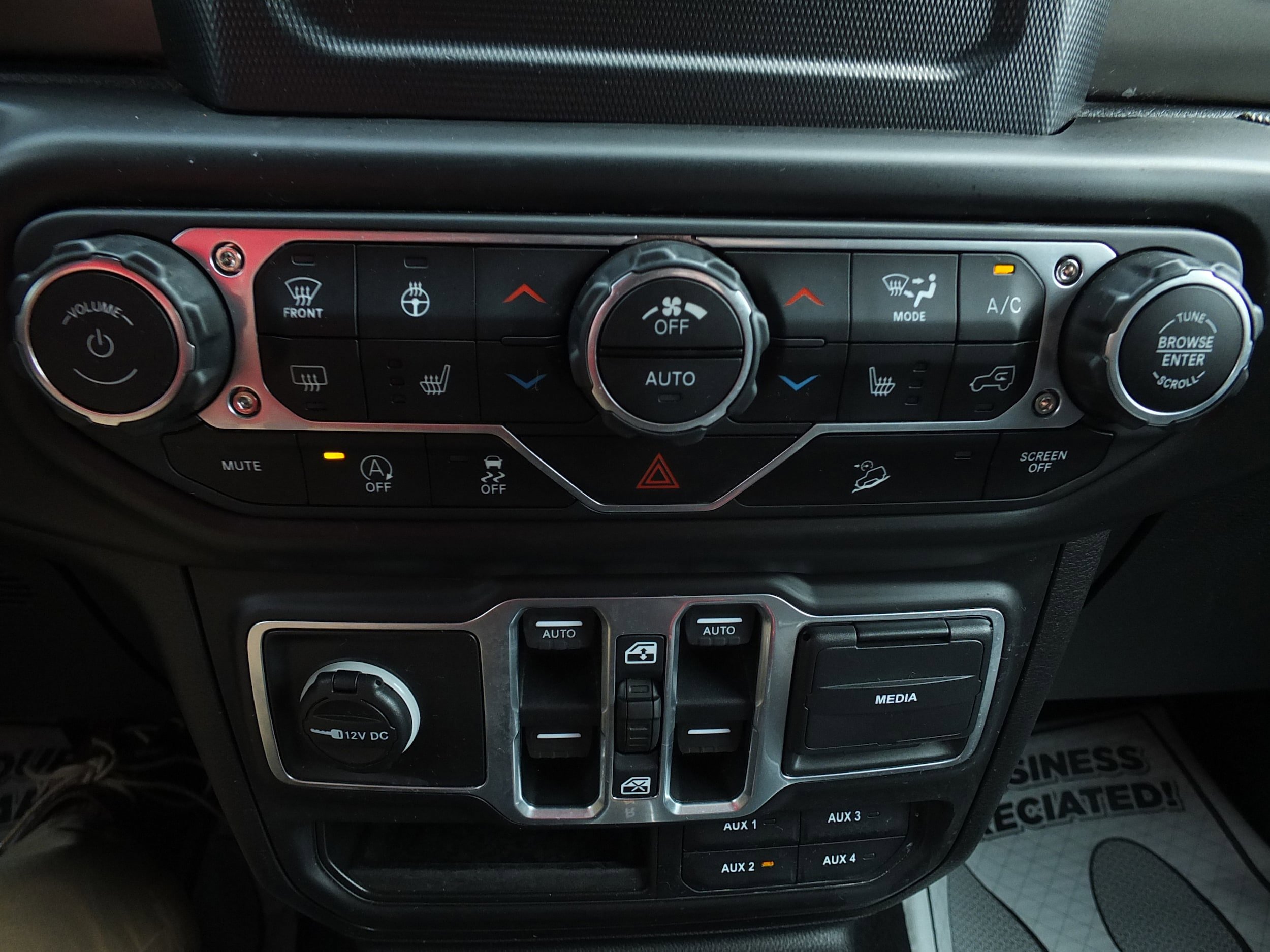 Used 2018 Jeep Wrangler Unlimited Sport S AWD/4WD image 25