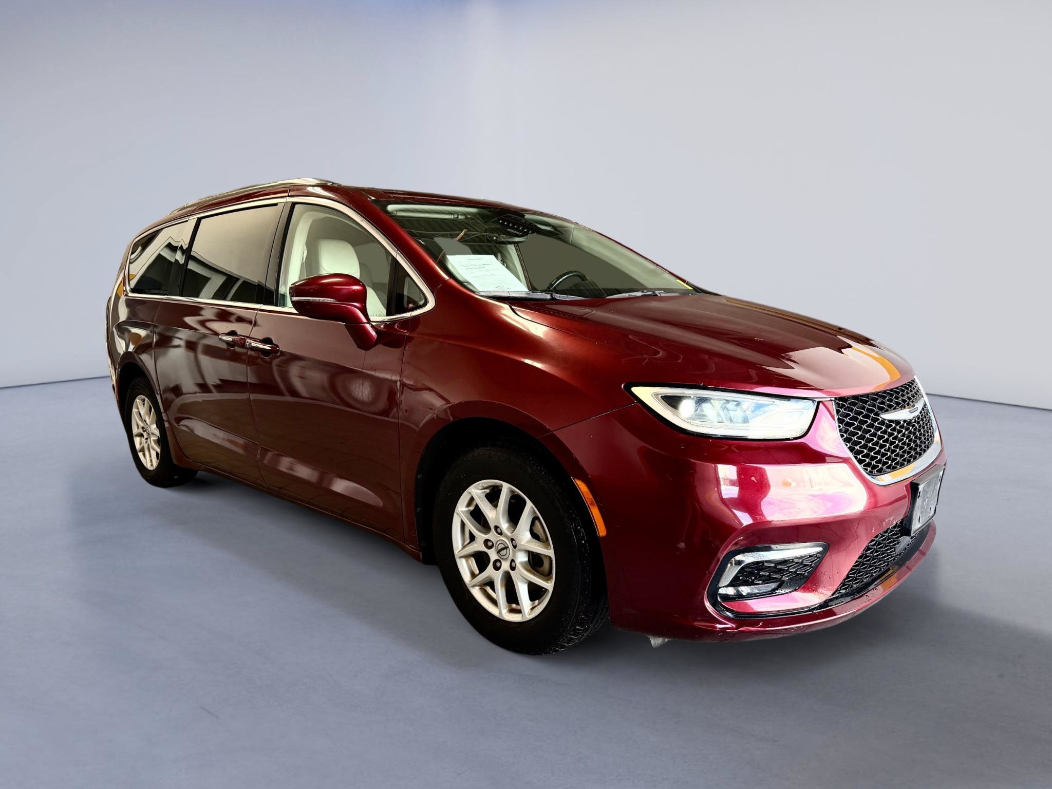 Used 2021 Chrysler Pacifica Touring-L FWD image 3