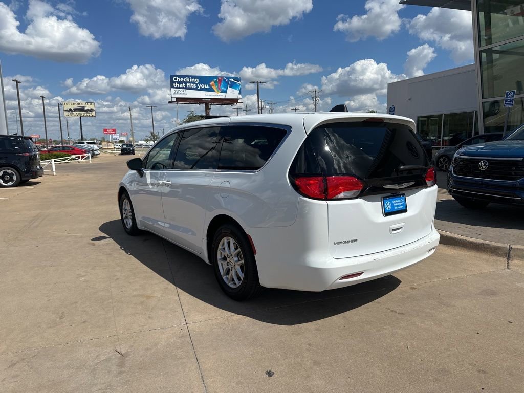 Used 2024 Chrysler Voyager LX image 7