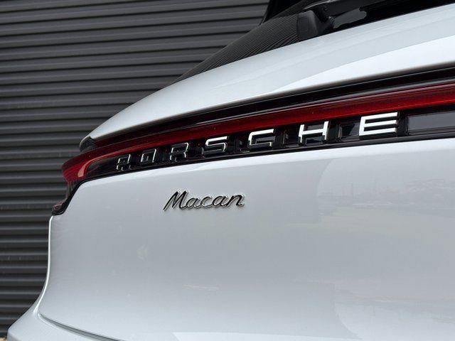 Used 2025 Porsche Macan AWD/4WD image 26