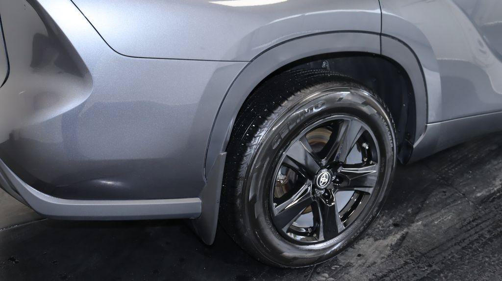 Used 2025 Toyota Highlander Limited AWD/4WD image 15