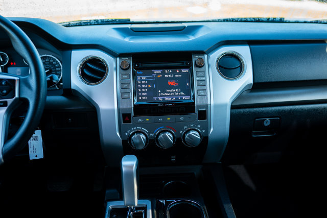 Used 2014 Toyota Tundra SR5 w/ SR5 Upgrade Package RWD image 7