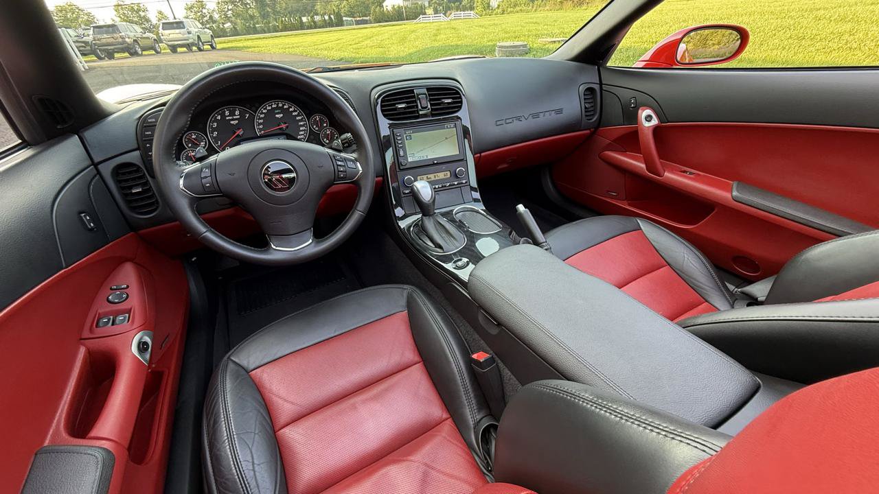 Used 2013 Chevrolet Corvette Grand Sport w/ 2LT Preferred Equipment Group RWD image 23
