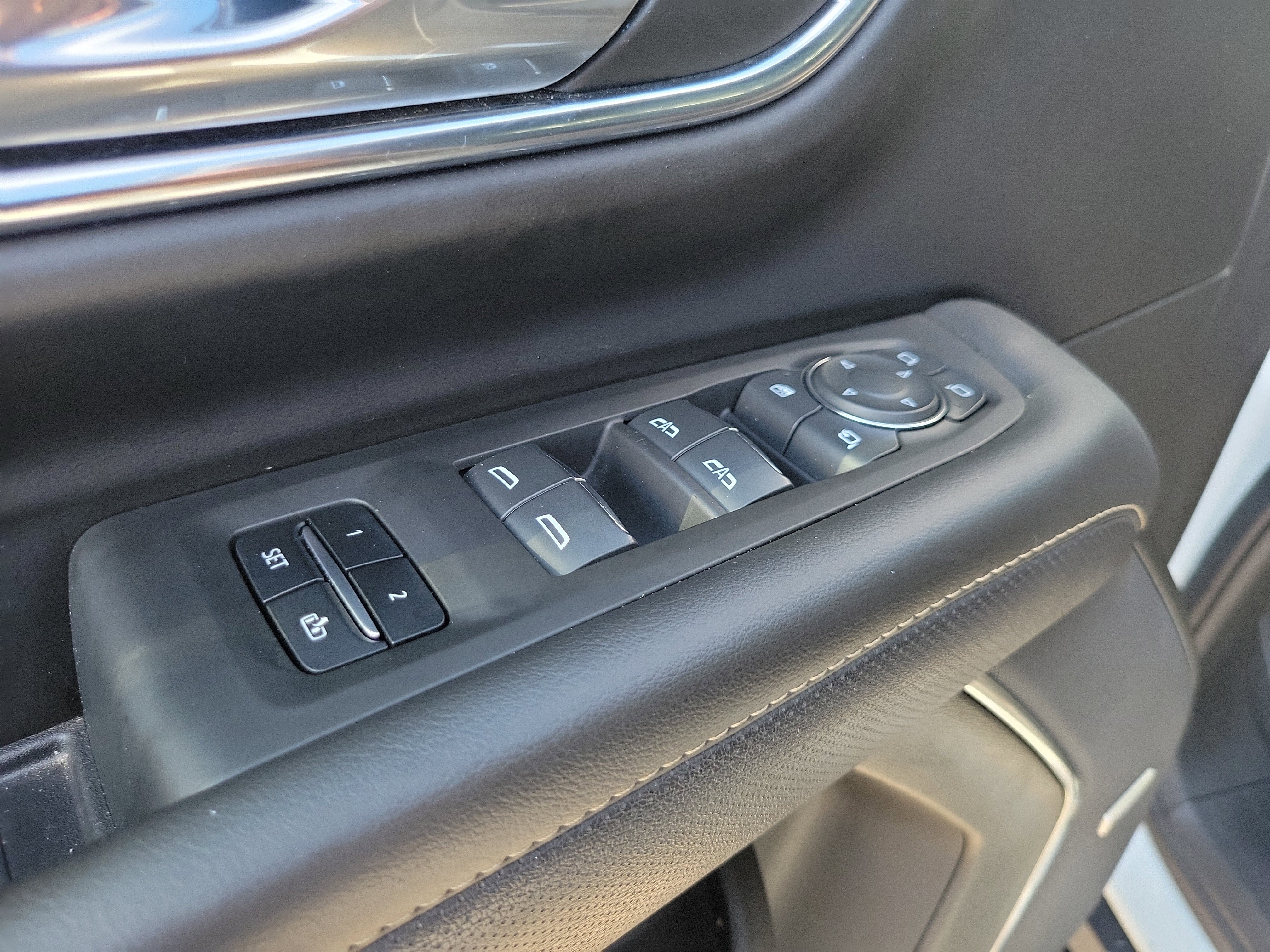 Used 2023 Chevrolet Suburban Premier image 25