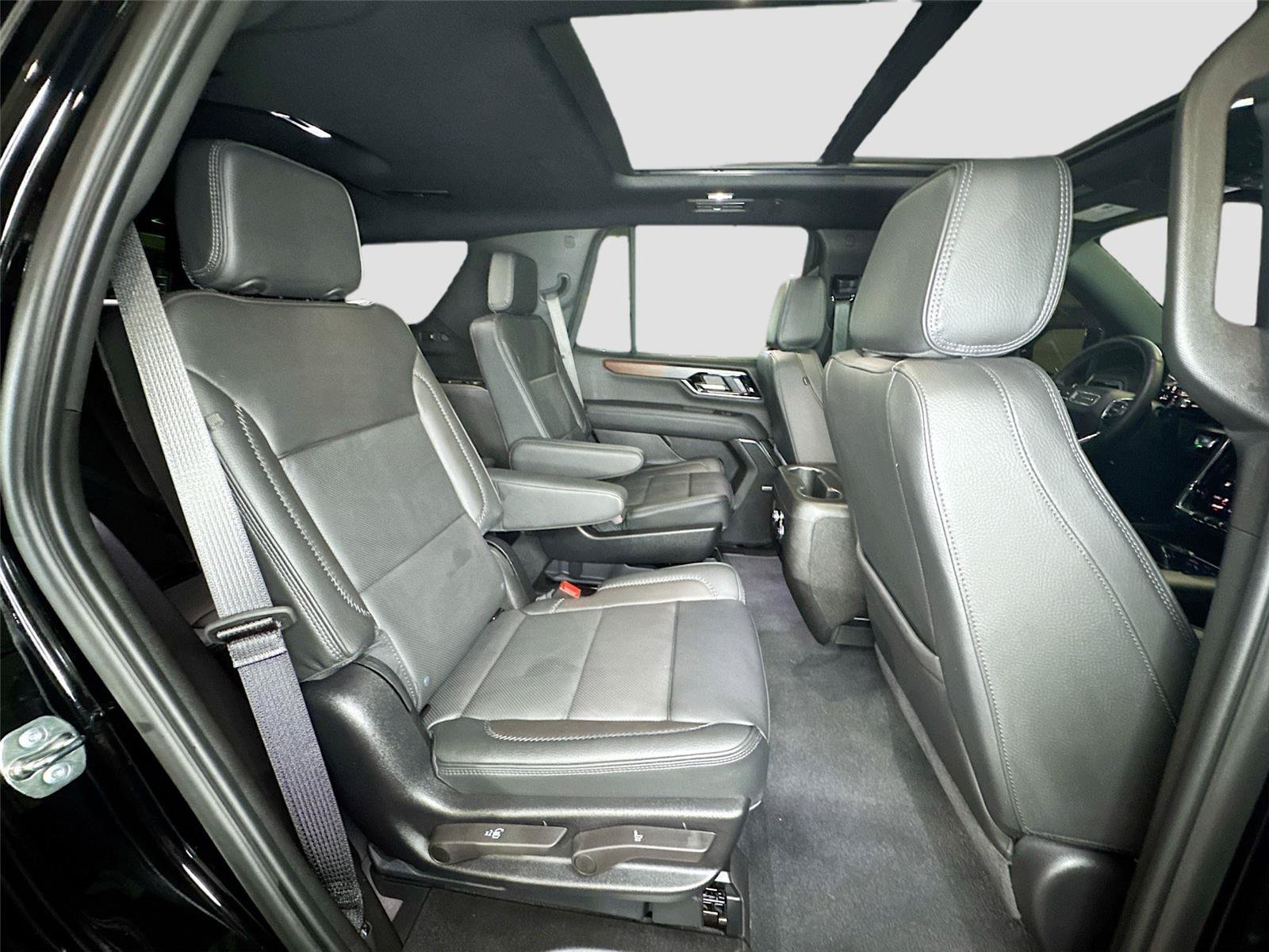 Used 2026 GMC Yukon Denali w/ Sun & Power Step Package AWD/4WD image 23