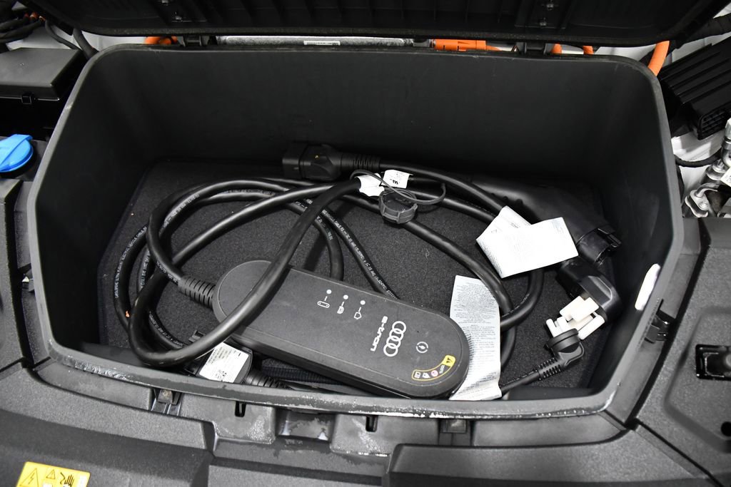 Used 2022 Audi e-tron Premium Plus w/ Premium Plus Package image 7