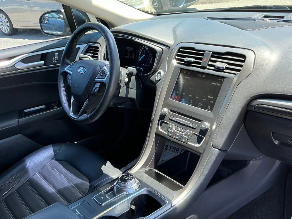 Used 2017 Ford Fusion SE w/ Equipment Group 201A FWD image 13
