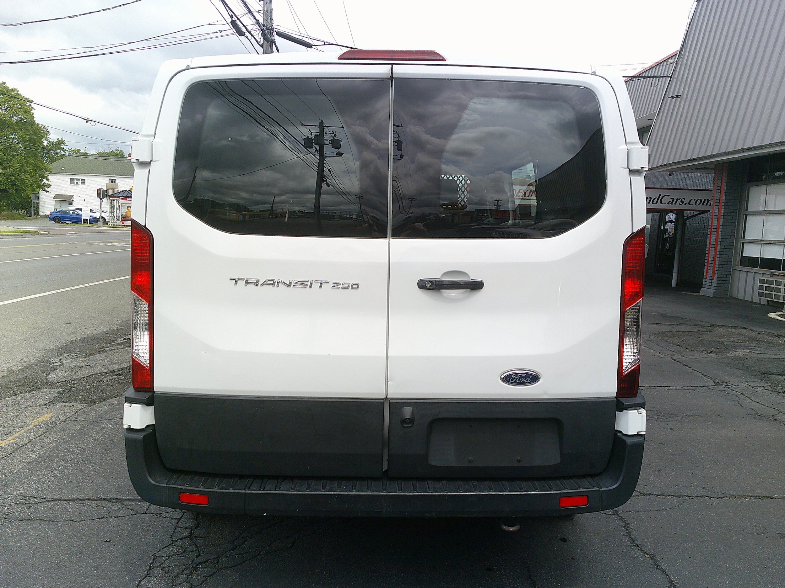 Used 2019 Ford Transit 250 130 Low Roof w/ Exterior Upgrade Package RWD image 4