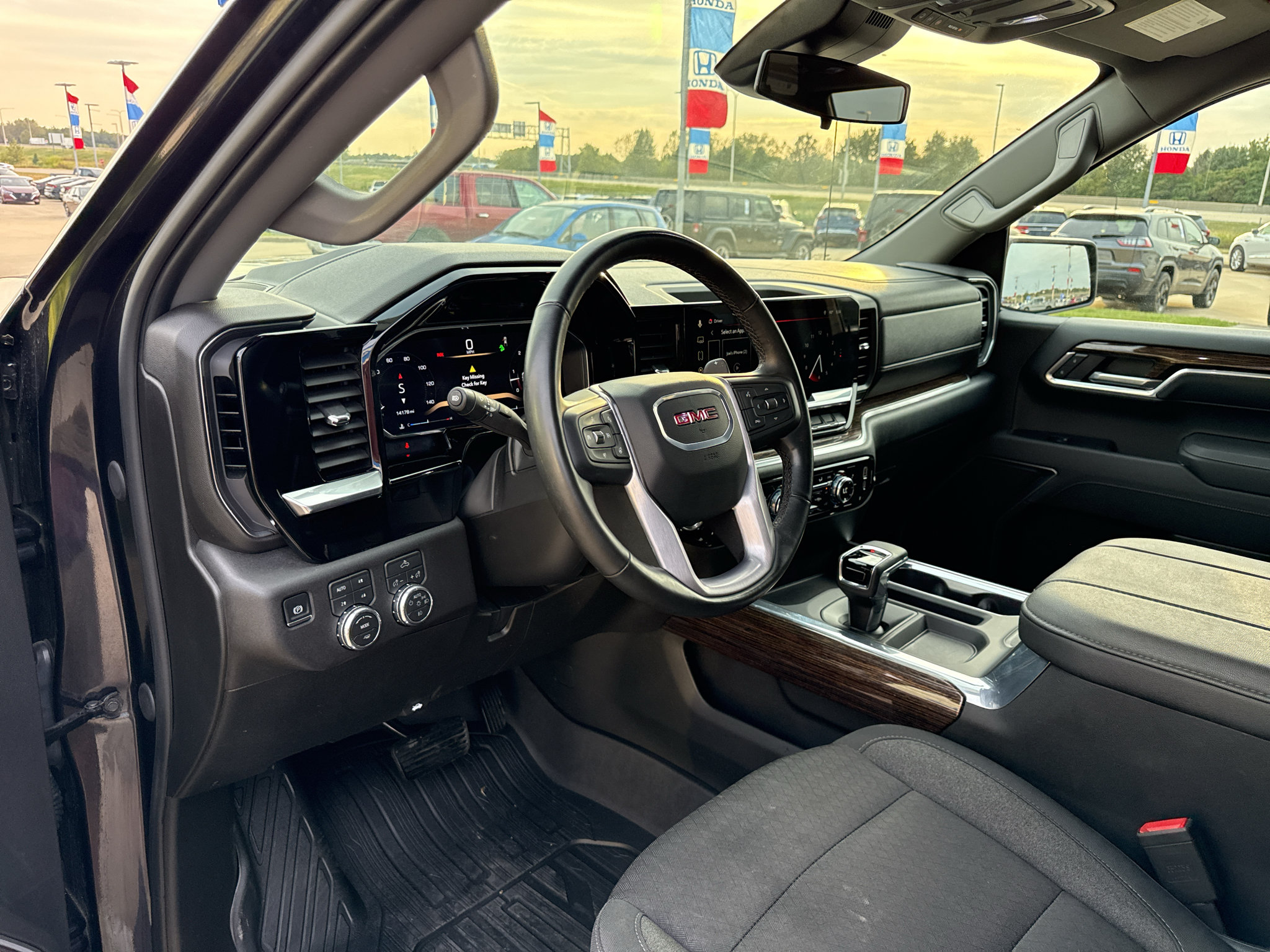 Used 2026 GMC Sierra 1500 Elevation AWD/4WD image 9