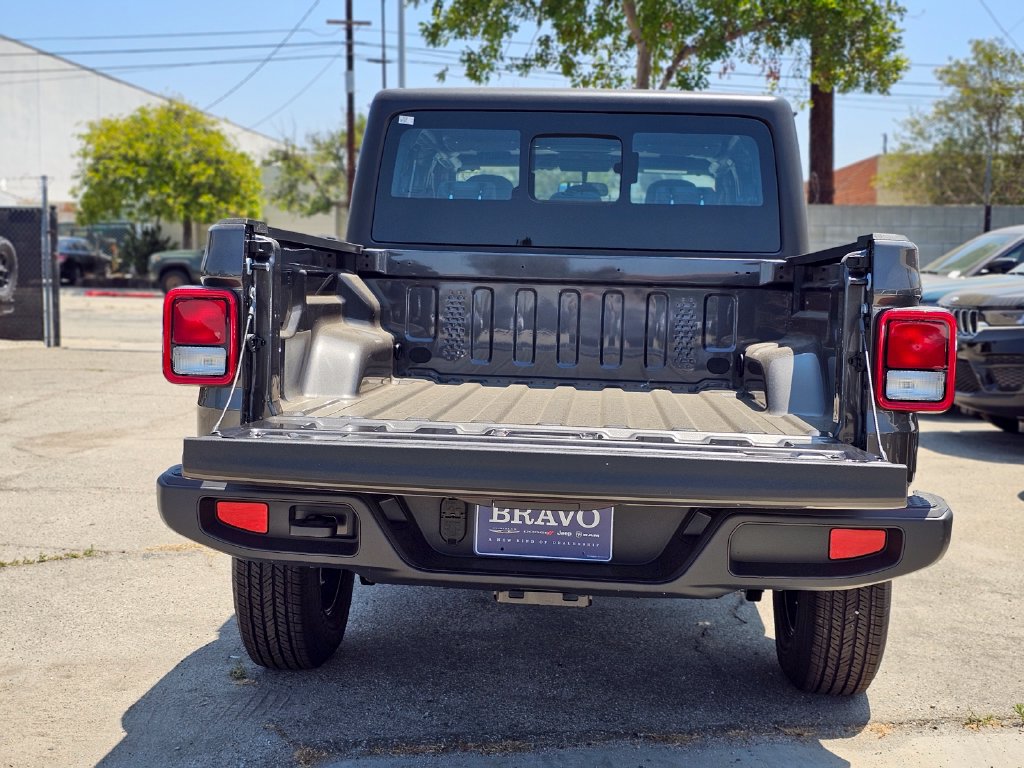 New 2026 Jeep Gladiator Sport AWD/4WD image 7