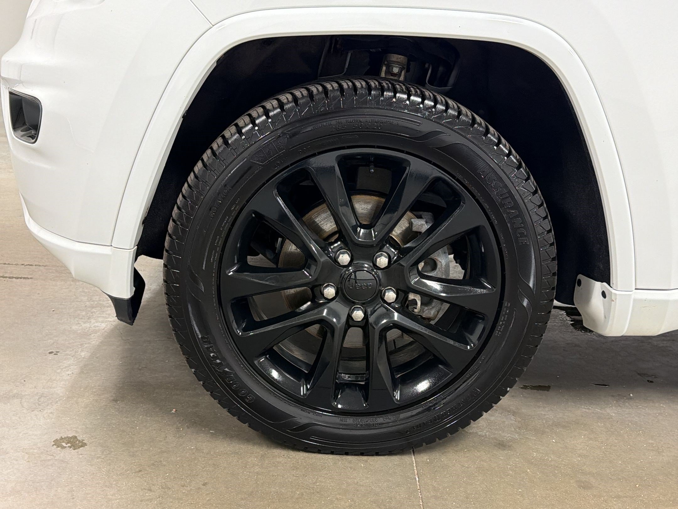 Used 2020 Jeep Grand Cherokee Altitude AWD/4WD image 13