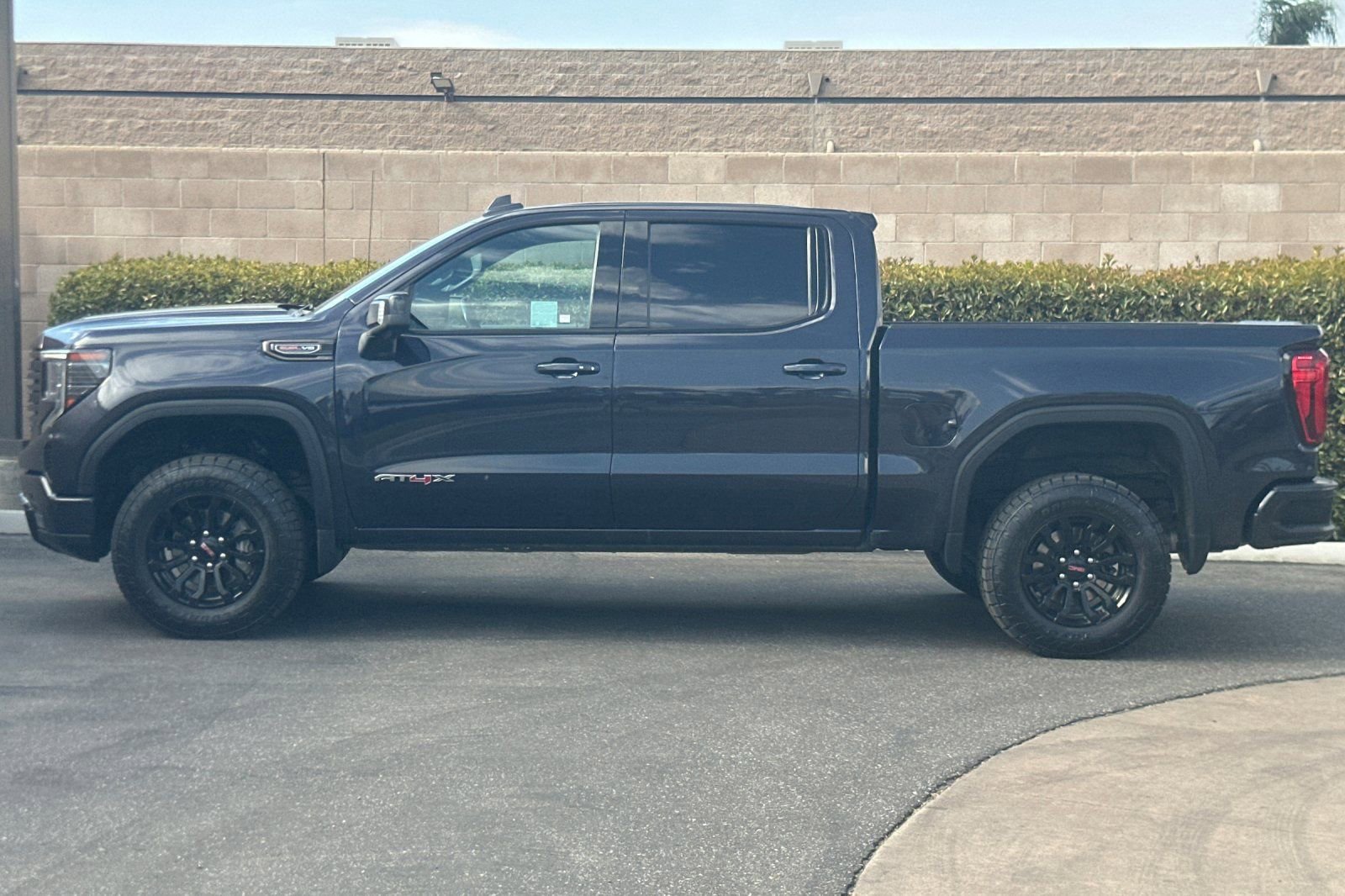 Used 2023 GMC Sierra 1500 AT4X image 7