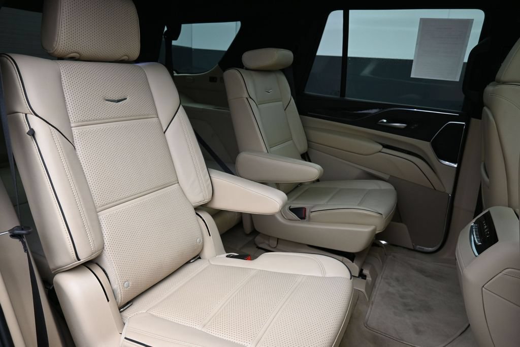 Used 2021 Cadillac Escalade Premium Luxury w/ Driver Assist Tech Package AWD/4WD image 27
