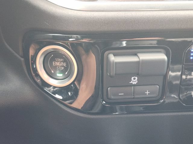 Used 2025 Chevrolet Silverado 2500 LTZ w/ LTZ Convenience Package AWD/4WD image 8