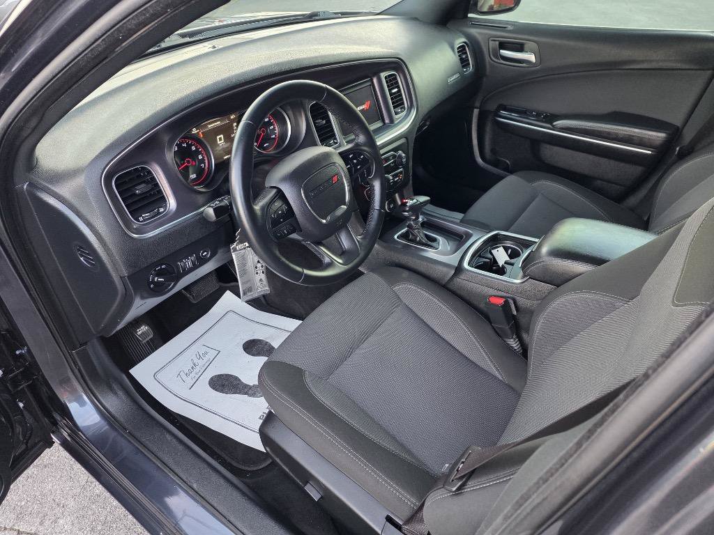 Used 2018 Dodge Charger SXT RWD image 13